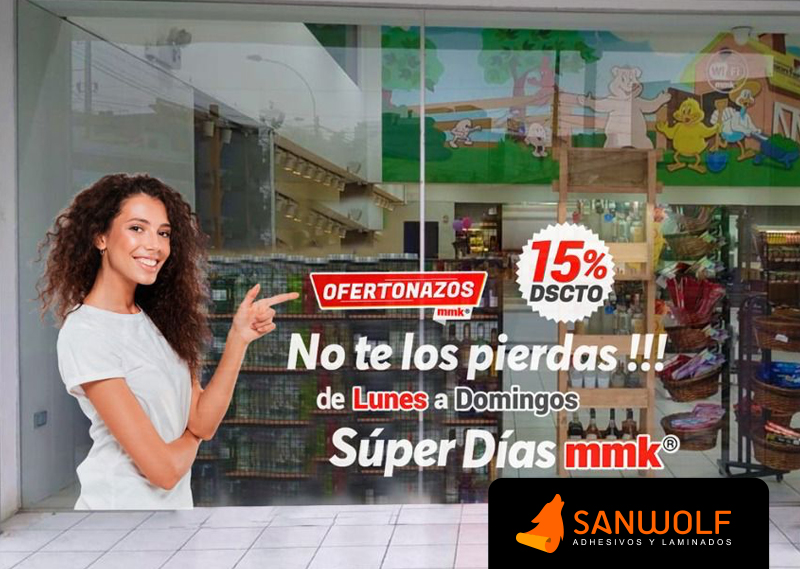 instalación vinilos adhesivos en vitrina Lima